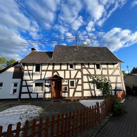 300 Jahre Altes Renoviertes Fachwerkhaus Vila Peterslahr Exterior foto