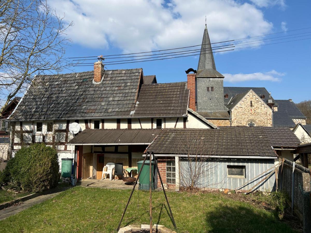 300 Jahre Altes Renoviertes Fachwerkhaus Vila Peterslahr Exterior foto