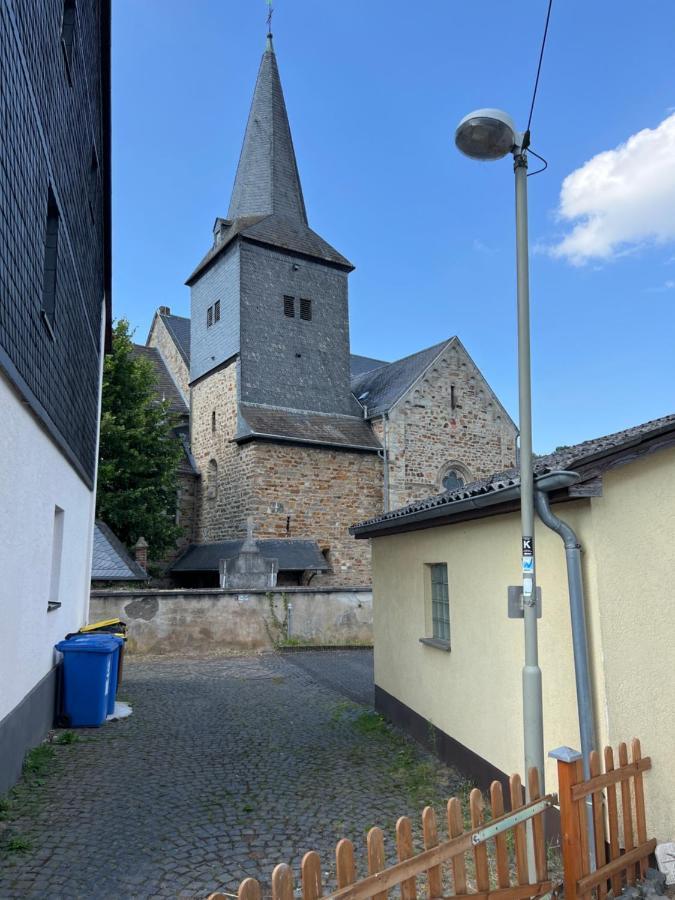 300 Jahre Altes Renoviertes Fachwerkhaus Vila Peterslahr Exterior foto